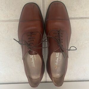 Salvatore Ferragamo - brown leather - size 9 - good condition